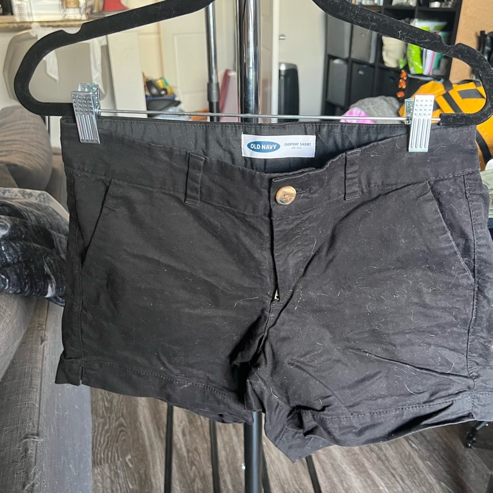 Old Navy Mid-Rise Everyday Short, Size 2, Black